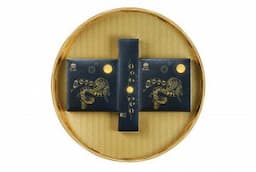 Bánh Trung Thu Kinh Đô Trăng Vàng BLACK&GOLD Hộp Tròn 6 Bánh x160g Thiệp 3D và Trà 2023
